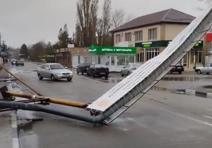 В Джугбе сильным ветром сорвало крышу с дома культуры